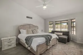 Beautiful Glendale home with FREE HEATED POOL - Image 4