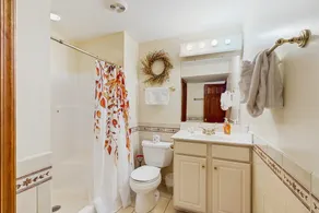 Spacious lakefront house w/private hot tub, deck, fire pit & grill - Image 2