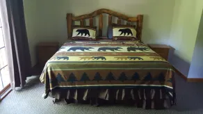 The Bears Den Quiet And Comfortable Wildlife and Hummingbird Viewing - Image 5