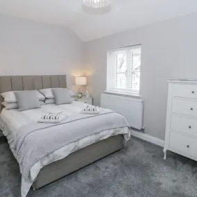 Modern Property in Town Centre Location With Parking - Image 4