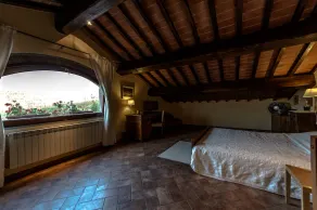 The country house in the middle of a small valley verde'La home of the elms' - Image 3