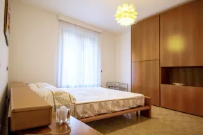 Panorama-Wohnung in Villa mit Garten - Image 4