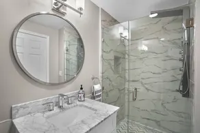 Luxurious 4 Bedroom Townhome Close to DC Metro Area - Image 4