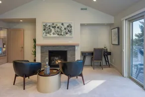 Luxe Waterfront, Private Beach, Golfing, Hiking, Spacious Living, Close to Town - Image 3