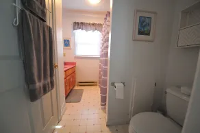 Welcome to Bayside Breeze! One Block From Town Beach, Walk to Waterfront Dining - Image 2