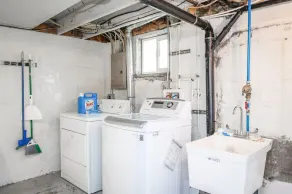 Bungalow de Baker Street, très chaleureux ! À proximité du centre-ville ! Peut accueillir 4 personnes, 50 % de réduction sur le golf local ! - Image 2