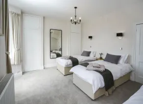 Luxury Central Bath House - Image 4