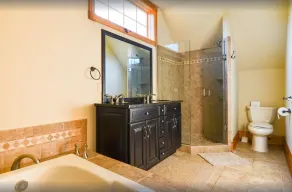 Beautiful 3+BR Lakefront Home on Lake Santeetlah - Sleeps 10 - Image 4