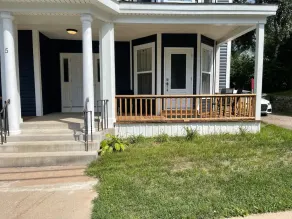 In the Heart of Town - Private Ground Level Unit - Image 5