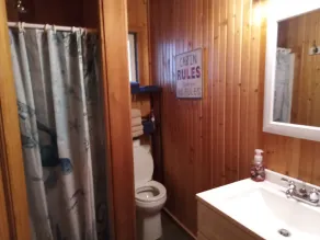 Lake Front Cabin in Quiet Cove - Image 2
