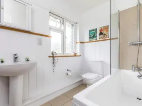 Pretty Three Bedroomed home near the Beach - Pass the Keys - Image 4