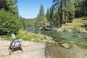 Joy on the River Stunning Waterfront Home for 10 - Image 5