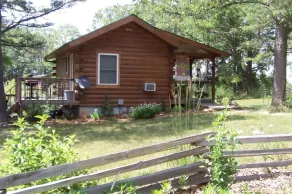 Jacks Log Cabin nära Meramec River i lugn trädbevuxen miljö med Hot Tub - Image 3