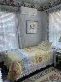 Beautiful 6 BR House in center of  Historic District 1 Block to Beach   - Image 3