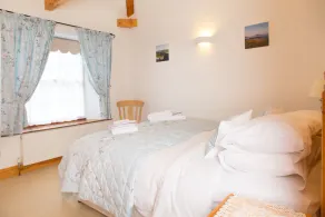 2 Bed Heritage Apartment Within Grade 2 Listed Country House, 200m to beach - Image 3