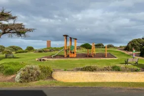 Luxury At The Lookout - Park and Beach Across The Road! - Image 3