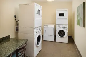 Great Value! Cozy King Suite | Complimentary Breakfast + Shared Outdoor Pool - Image 3
