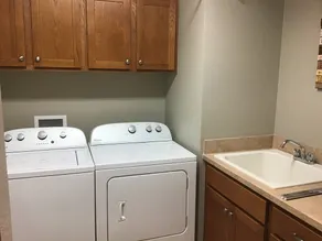 Beautifully decorated 3 bdrm home w/Open Floor Plan, BBQ & WiFi - Image 2