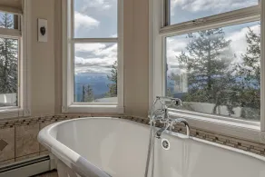 Large 5 bedroom, standalone home with private hot tub, BBQ and pet friendly too! - Image 5