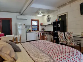 Self Contained Studio - Air-conditioned WiFi - Image 4