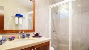Modern, comfortable, well-appointed apartment with private garden courtyard. - Image 2