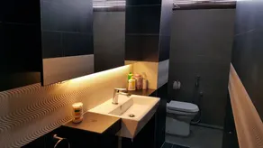 designer hyggelig rummelig stue og køkkenlejlighed - Image 2