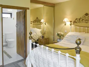 A dog friendly cottage for four with its own swimming pool and enclosed garden. - Image 4