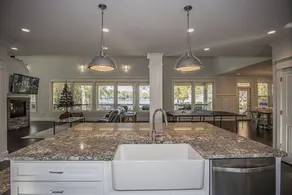 Sandy Cove Lake House - Yard, Dock & natürlicher Sandstrand @ New Home! - Image 2