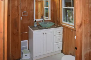 Charming 4-bed cottage by Lake Huron's sunsets. - Image 2