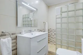 Moderno apartamento \"Mar Azul Vista Mar\" con vistas al mar, Wi-Fi, terraza y piscina compartida - Image 2