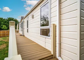 This stylish and contemporary holiday home is great for a family getaway. - Image 4