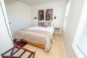 Warren House · 1800s Cottage · Hot Tub · Game Room · 3BR · Downtown Rogue River - Image 5