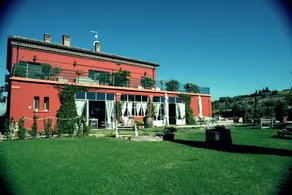 Soggiorno a bordo piscina a San Marino - Image 5