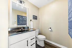 Stunning 2600 ft² waterfront home, pet friendly, 8 person hot tub, rooftop deck  - Image 4
