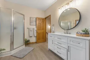 Lakefront W/ Private Beach, Pool, Hot Tub, Golf Simulator, Projector, Bar & more - Image 5