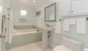 Beautifully Remodeled Luxurious Beach House 1.5 Blocks from the Beach - Image 4