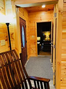 RIVERSIDE RENOVATED 1950's schoolhouse, HOT TUB, Pellet Stove, Pet Friendly - Image 2