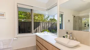 Bay Gem - Pet Friendly with Spa - Image 4