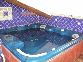 Schönes alleinstehendes Ferienhaus mit Whirlpool, privatem Pool, Klimaanlage,  W-LAN, TV, Veranda - Image 2