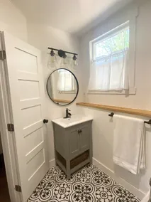 Private guest house-minutes away from Portland, Nike and many more! - Image 2