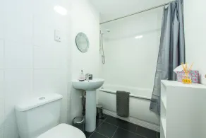 Comfortable 3 bedroom Apartment - Image 2