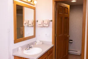 Grand condo 1 chambre à coucher, 2 salles de bain avec vue sur la pente et accès direct aux pistes - Image 3