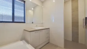 7 Kestrel Place - Luxurious Marina Home with a Private Jetty and Pool - Image 5