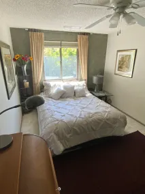 Elegant Townhome, park-like setting. Local event transportation provided. - Image 3