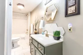Modern and comfy home five minutes from downtown - Image 3
