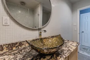 Charming  4BR/2B Home - 5 min from airport, world-class dining & Entertainment V - Image 5