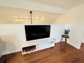 This House Got RIZZ - Recently Renovated Lake Thompson Canal Home - Image 2