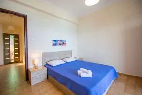 Apartment right on the water - Image 3