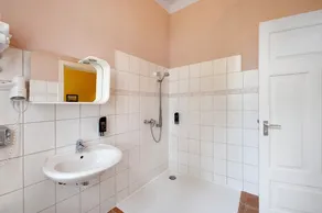 Apartment 'Ferienwohnung 1 - Barrierefrei' with Private Terrace, Shared Garden and Wi-Fi - Image 3
