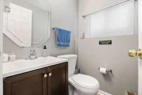3bd/1.5bath entire home/Game room/Office/extended stays/FREE Wifi & Parking - Image 5